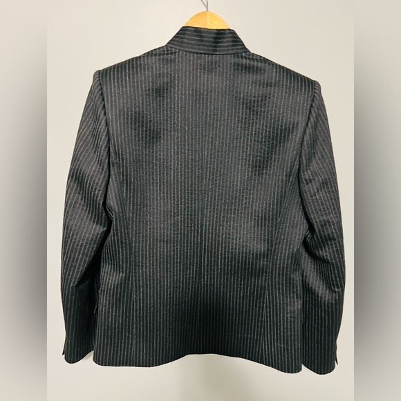 MaxMara Black and Gray Pinstripe Wool Blazer/Jacket. - Picture 9 of 15